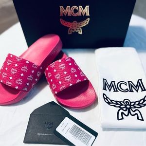 MCM manogram logo slides